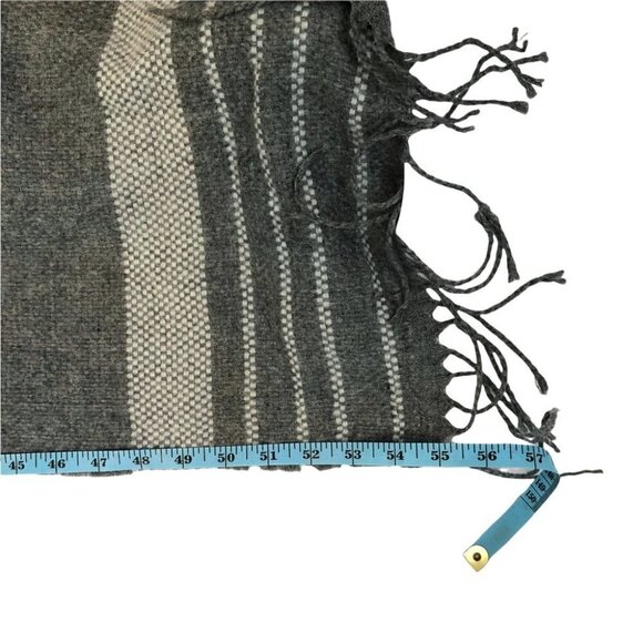 NWOT. Gap Grey Poncho One Size Fits  All 100% Acrylic - Picture 4 of 9